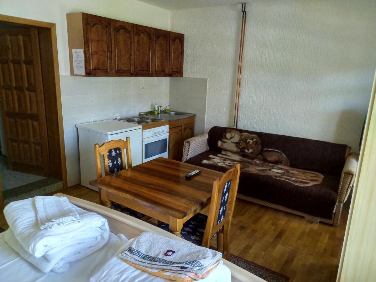 Apartments And Rooms Vicko Brzeće Eksteriør billede