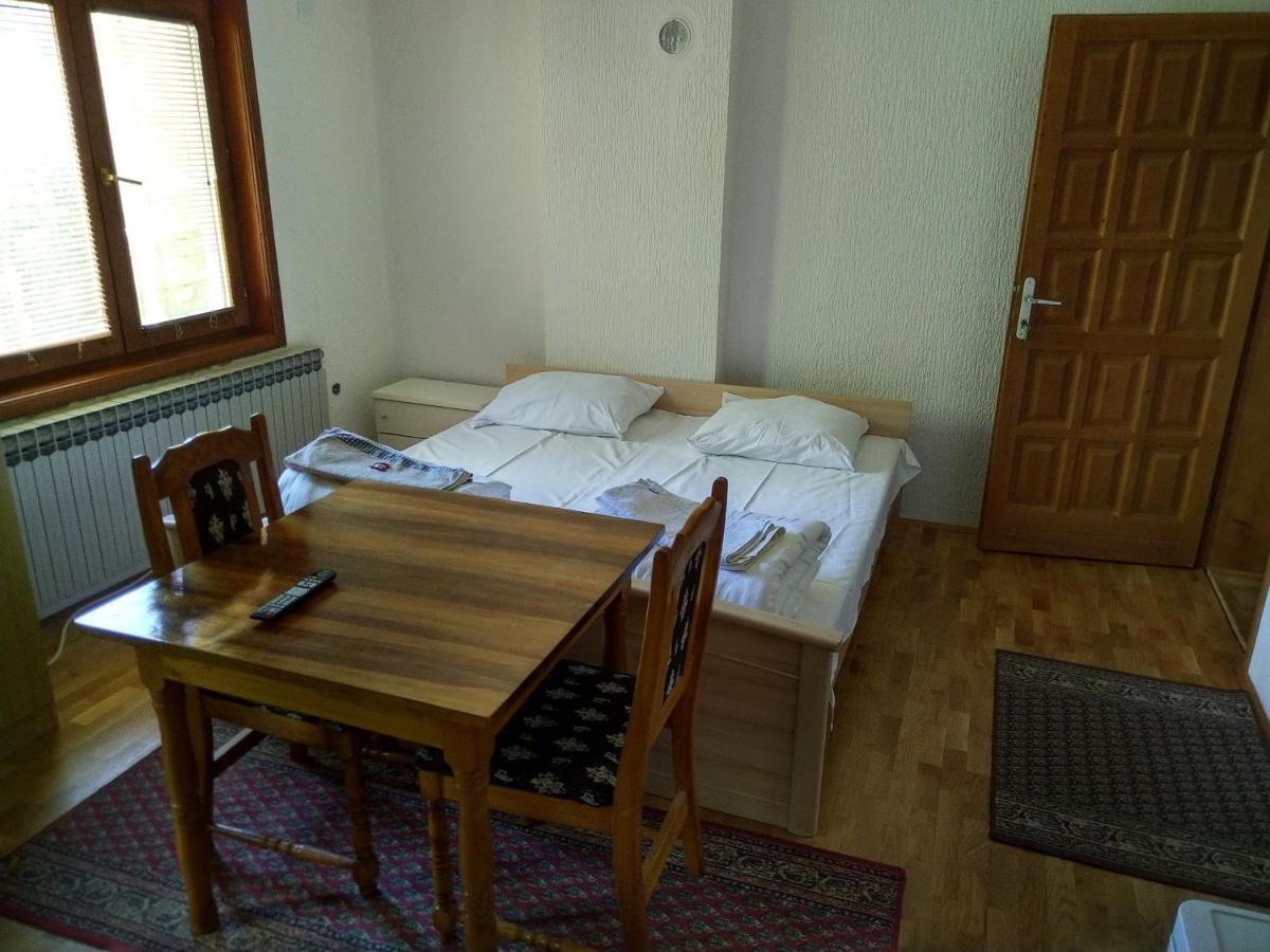 Apartments And Rooms Vicko Brzeće Eksteriør billede